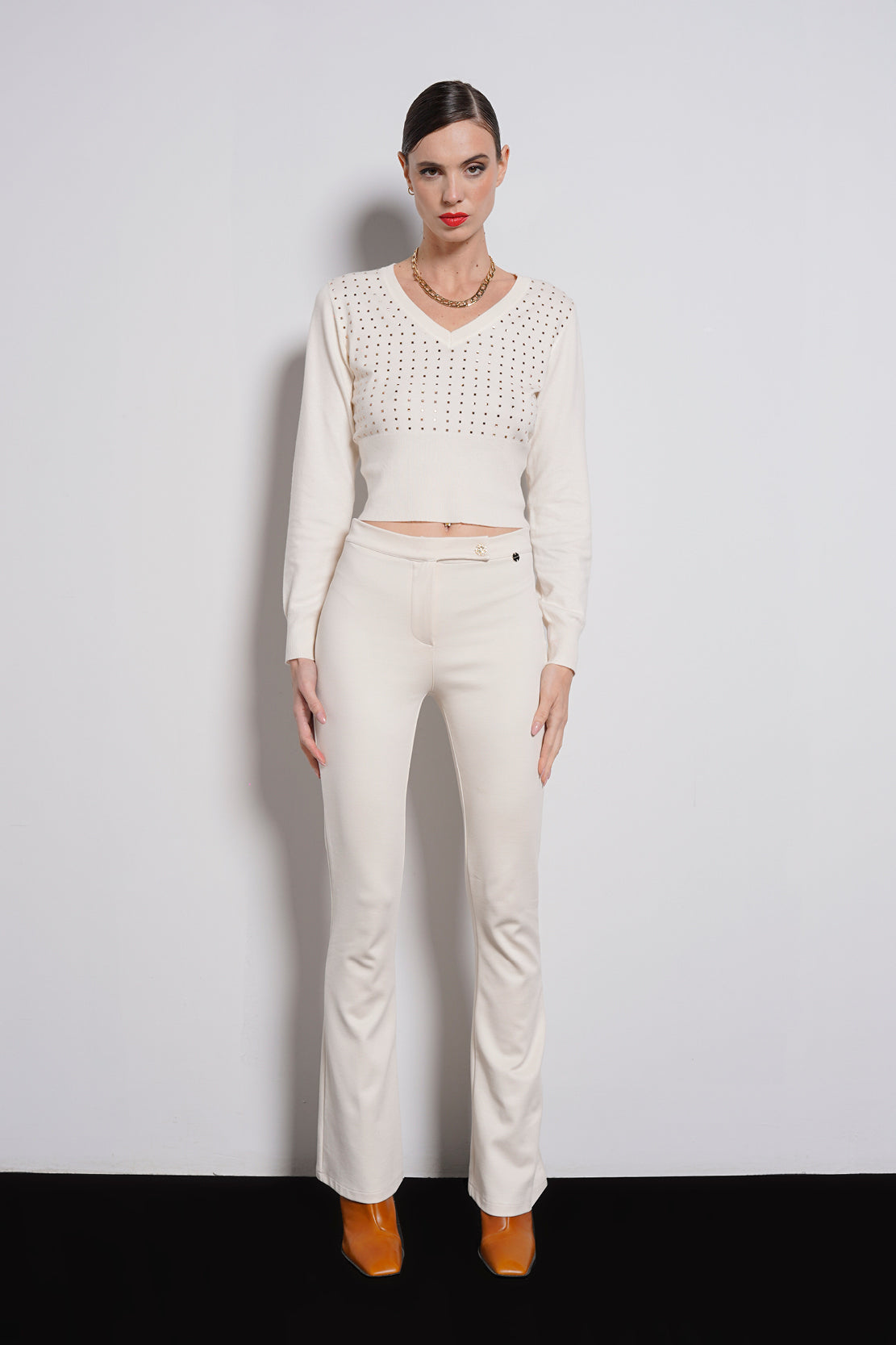 Pantalone zampa bottone gioiello