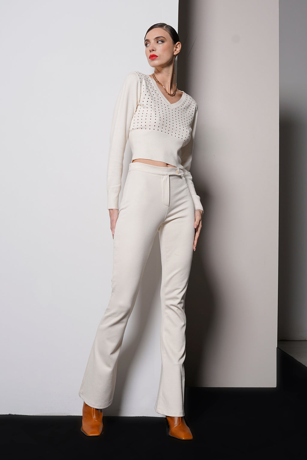 Pantalone zampa bottone gioiello