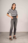 Jeans con occhielli