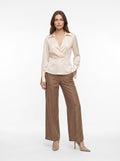Blusa scollo incrociato e balza