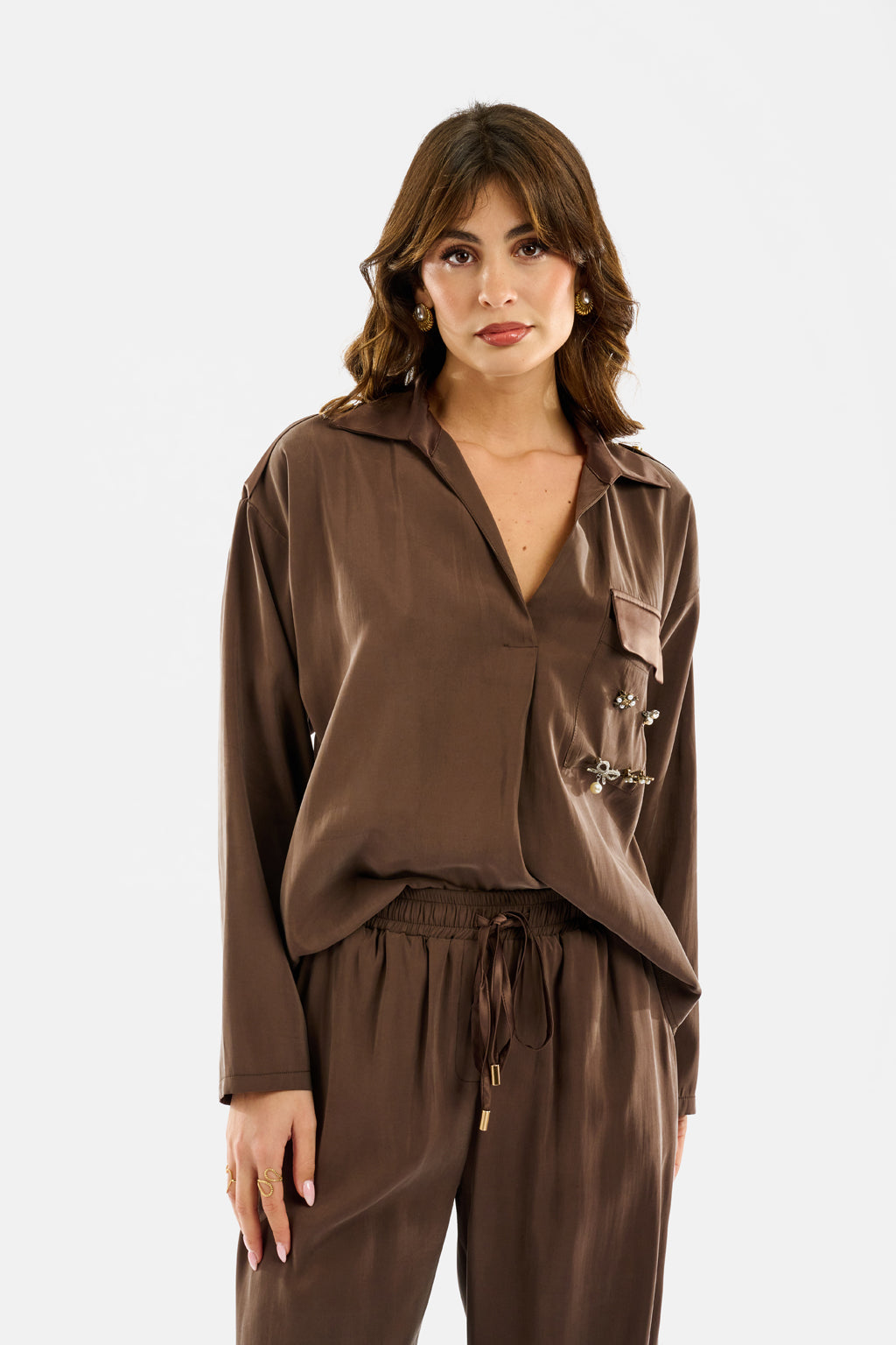 Blusa bimaterica con accessorio