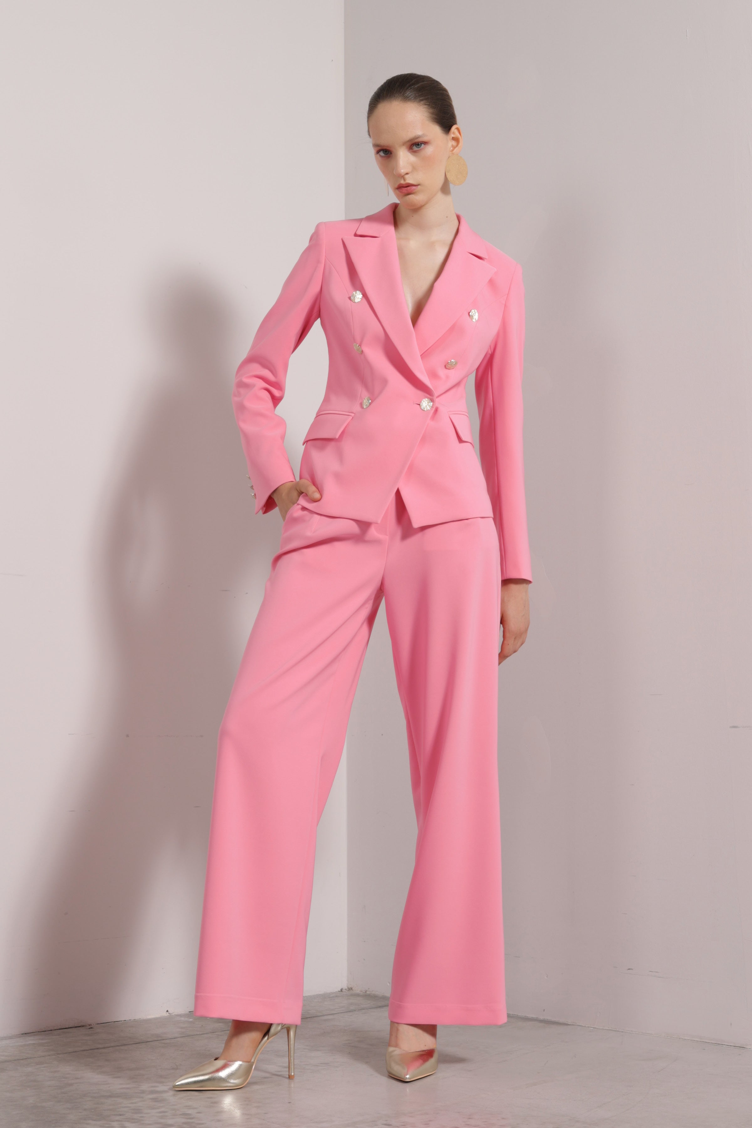 Pantalone ampio con pinces