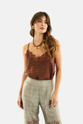 Top scollo v dettagli pizzo