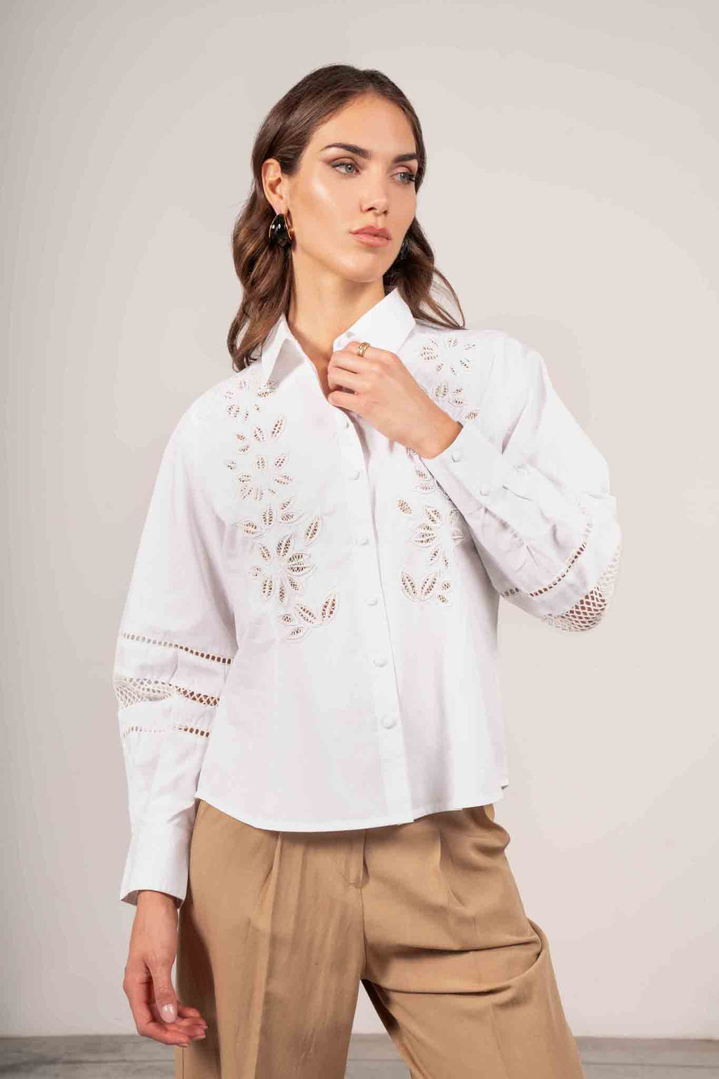 Camicia ricamata