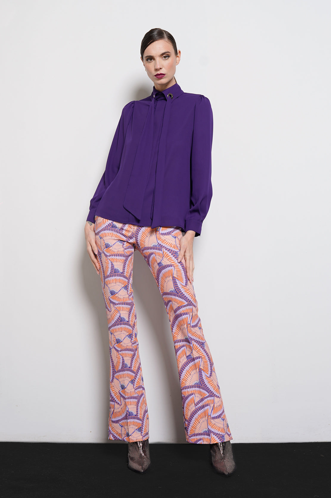 Blusa con occhielli
