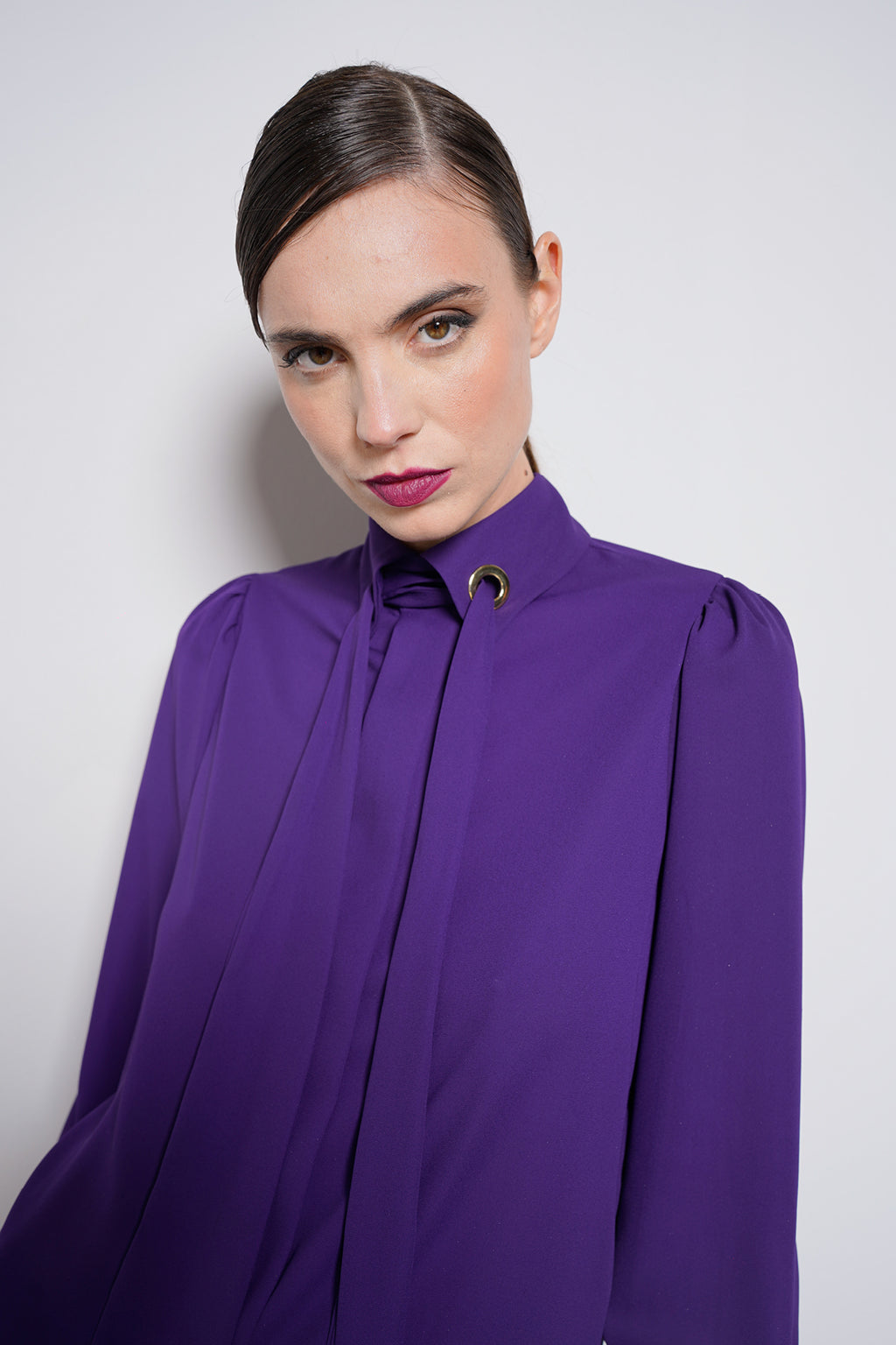 Blusa con occhielli