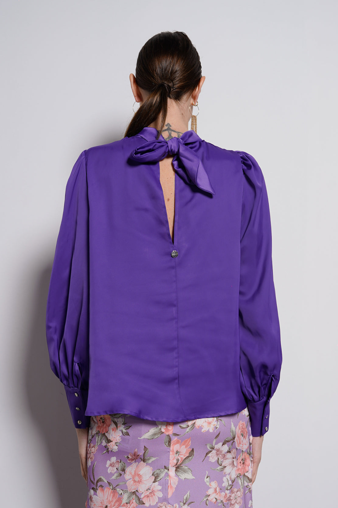 Blusa satin manica ampia