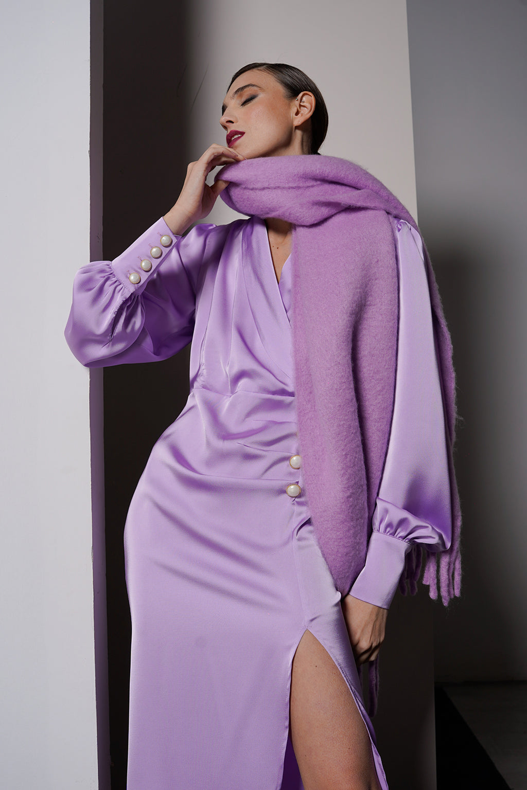 Abito satin collo scialle