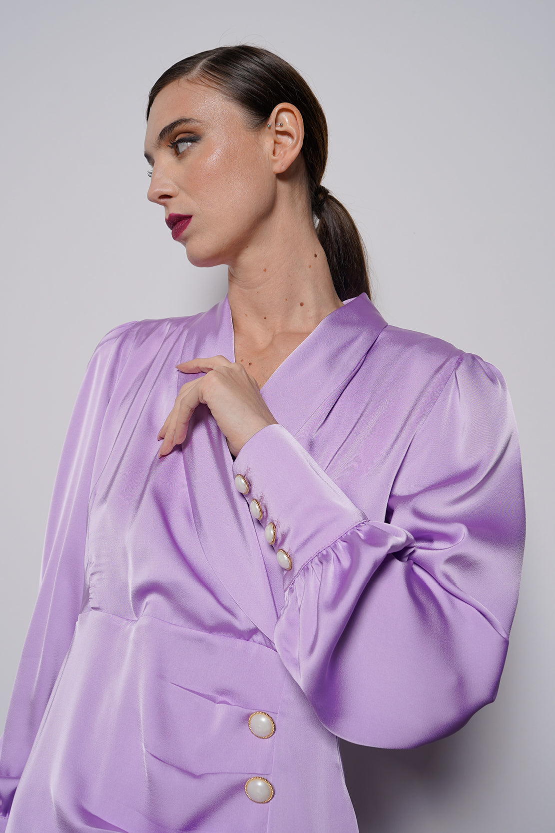 Abito satin collo scialle