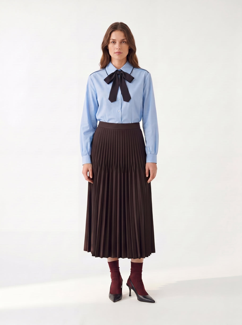 Camicia con piping e cravatta