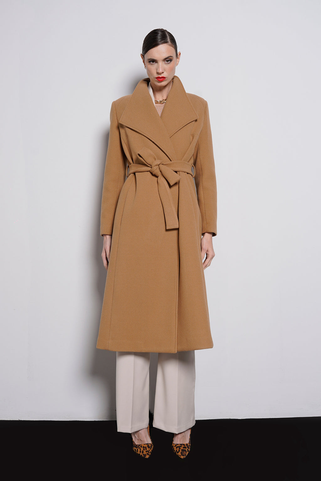 Cappotto con collo risvoltato