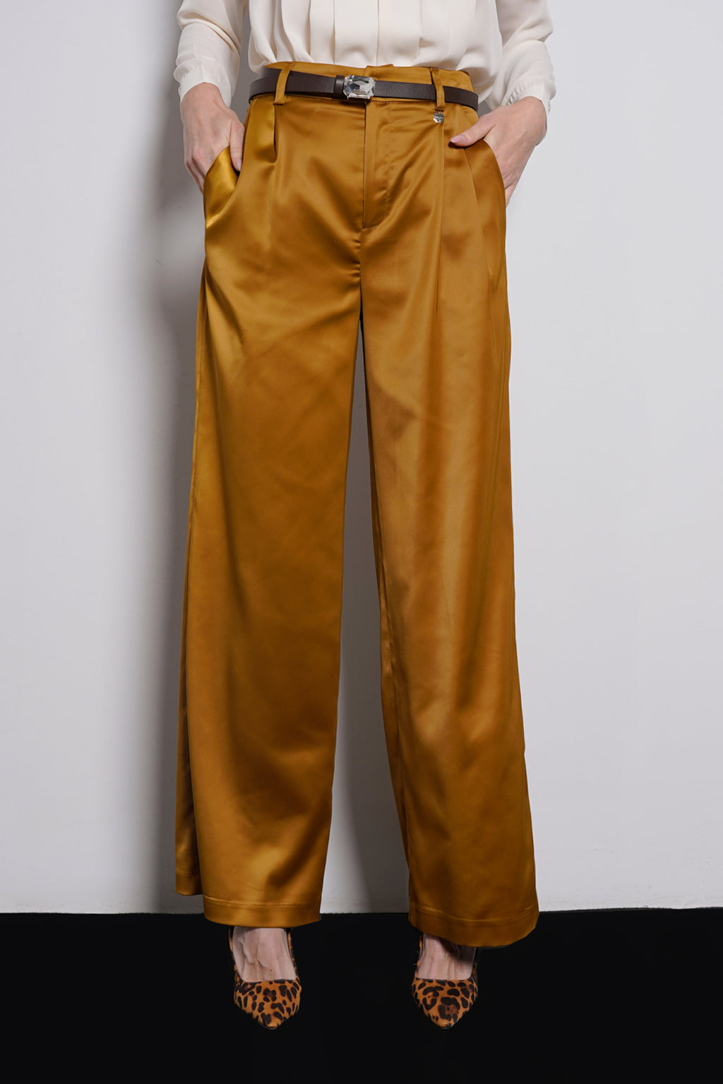 Pantalone satin con pinces