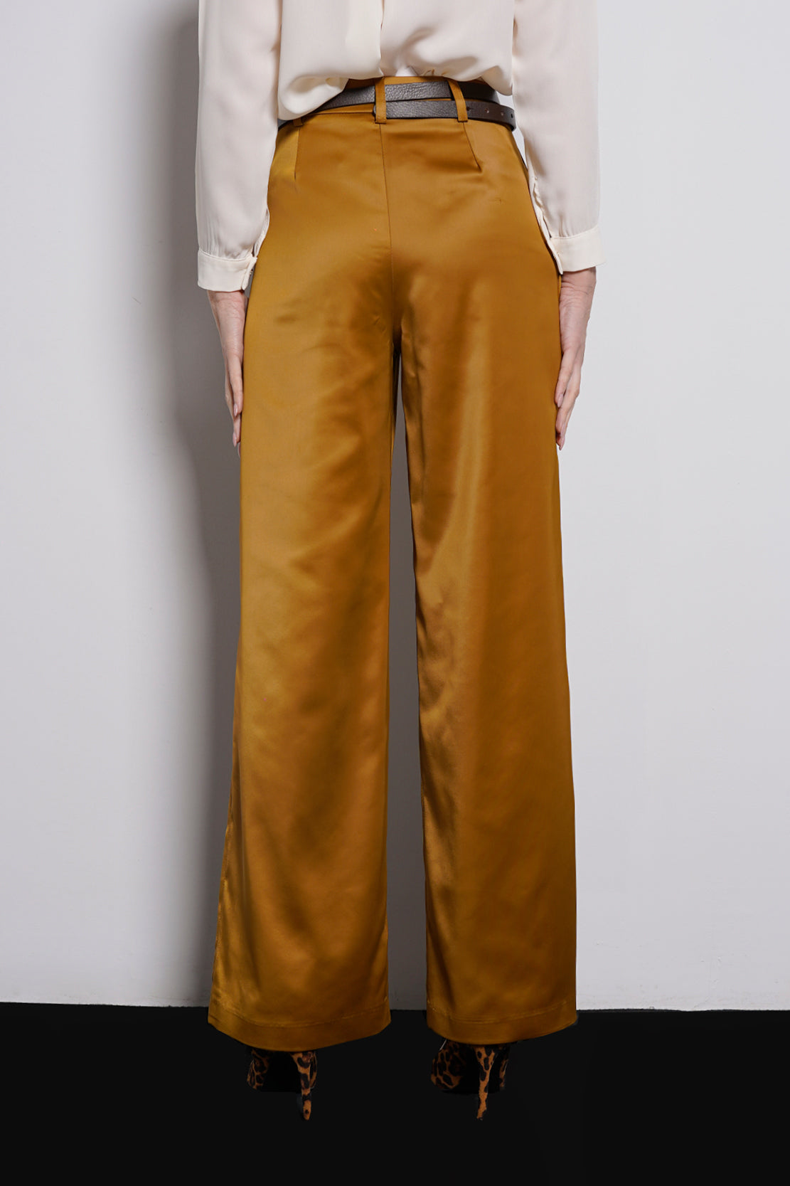 Pantalone satin con pinces