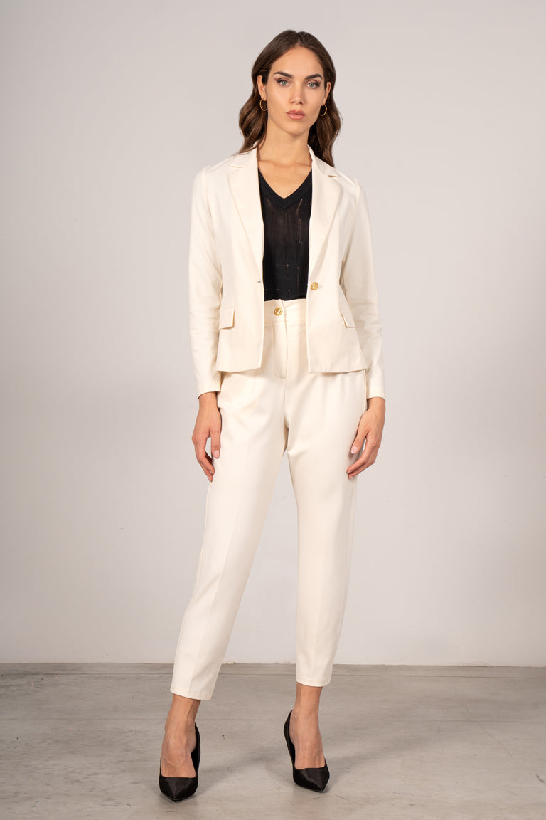 Pantalone con bottoni metallici