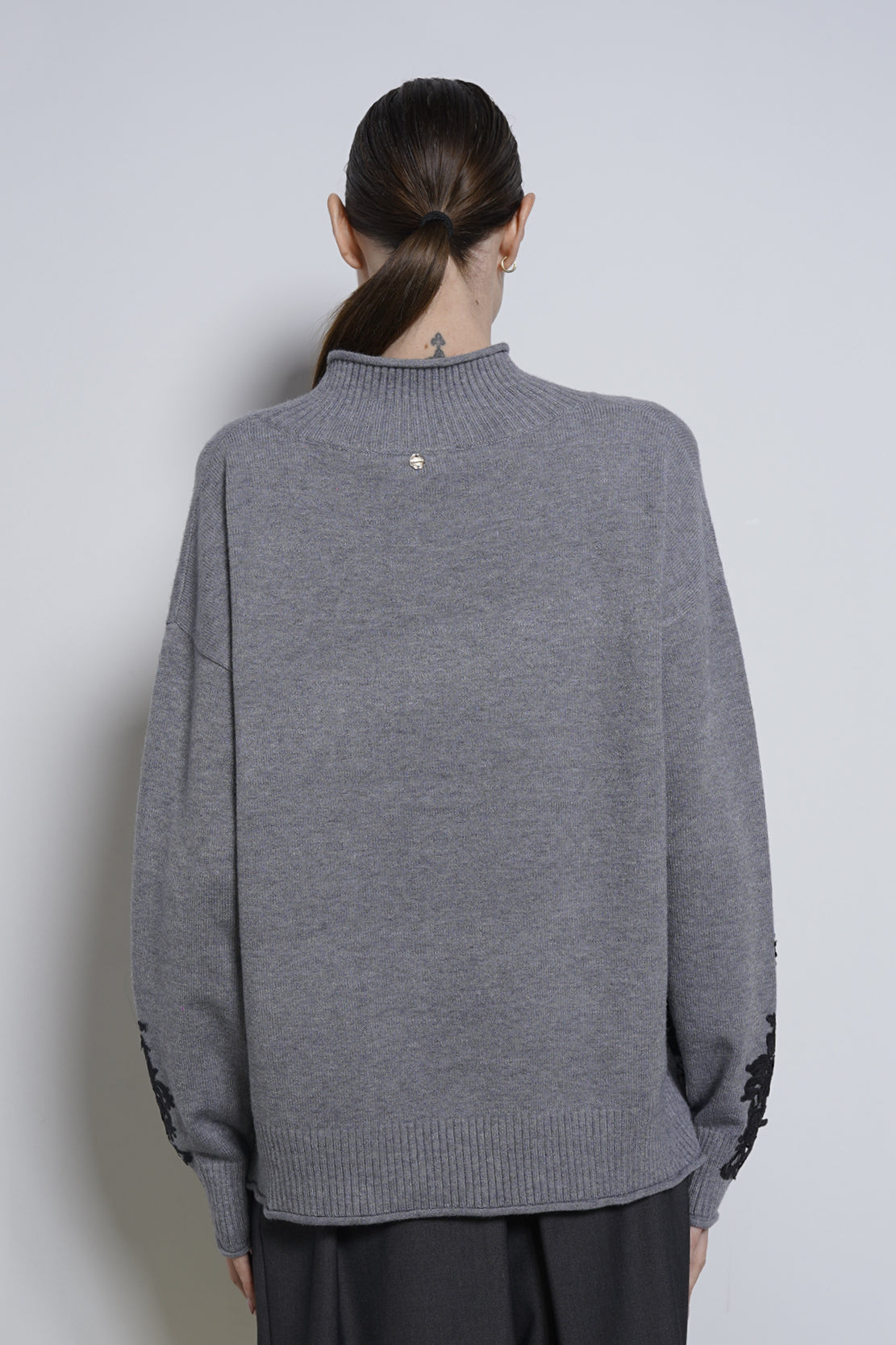 Pullover con macrame'