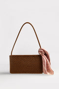 Borsa intrecciata con foulard