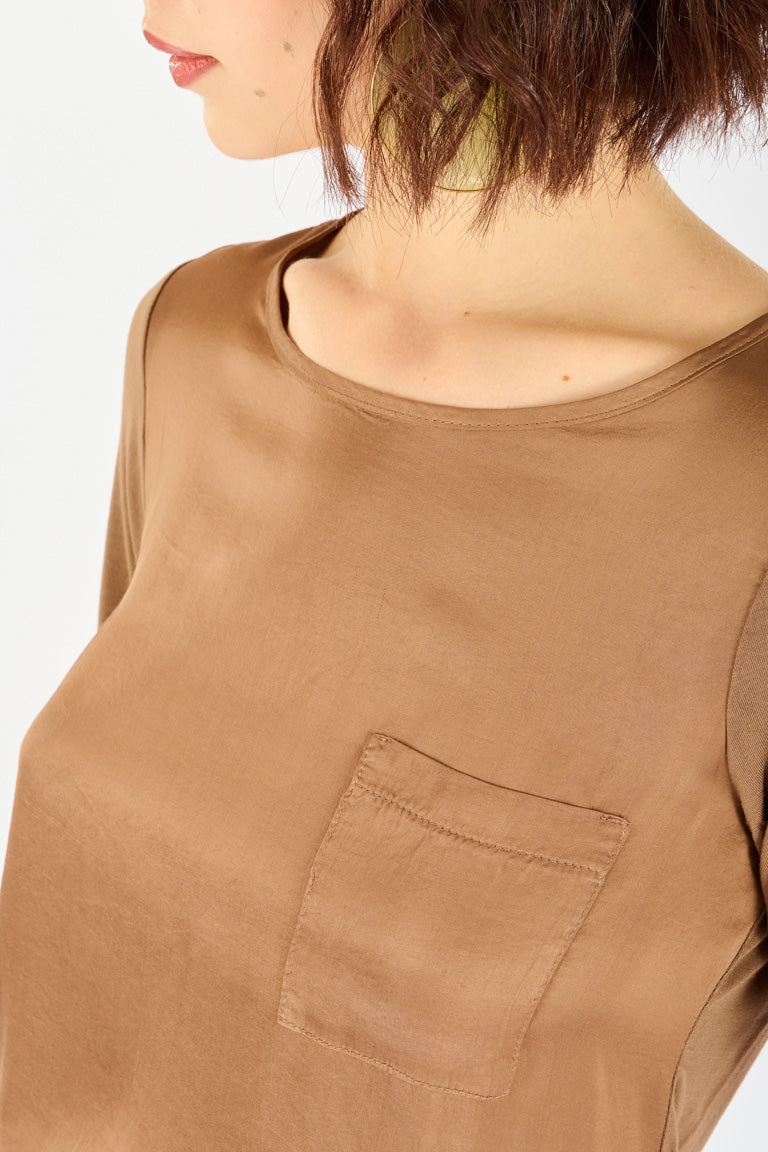 T-shirt con taschino