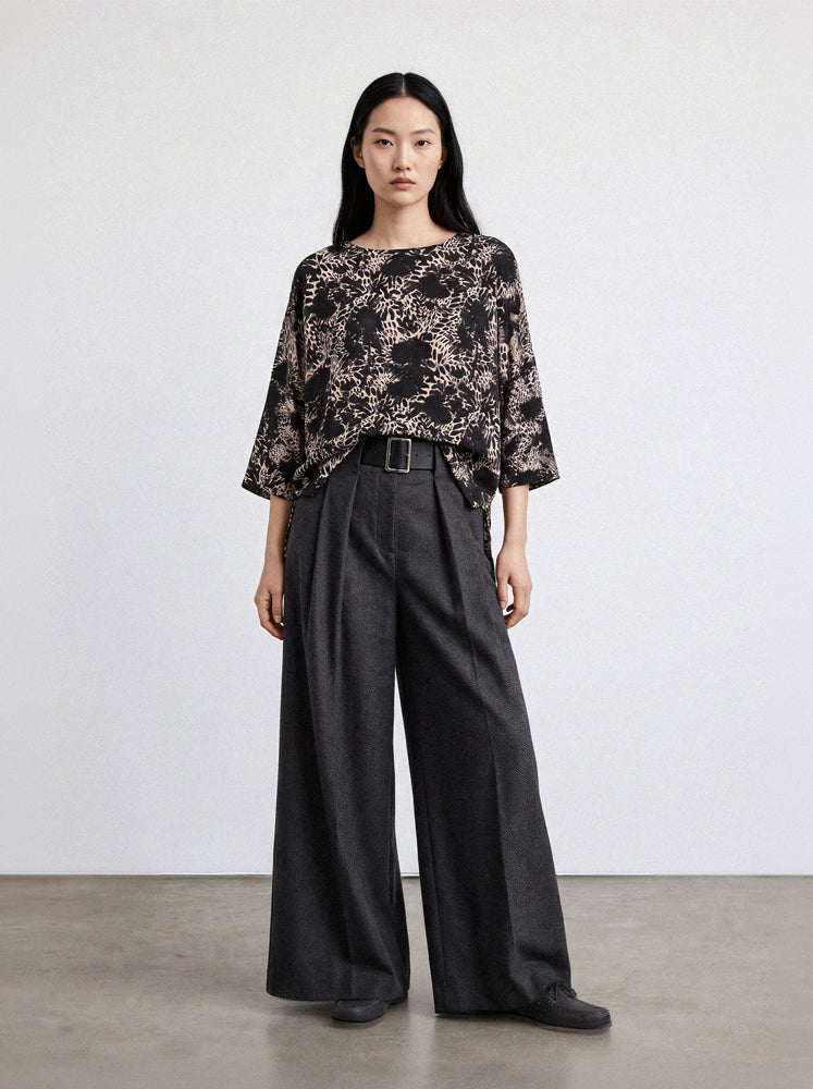Pantaloni con pinces e cintura