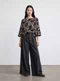 Pantaloni con pinces e cintura