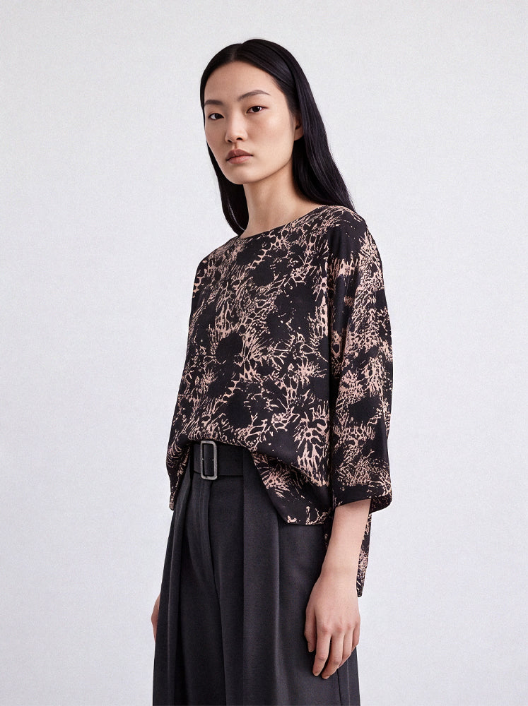 Blusa over stampa astratta