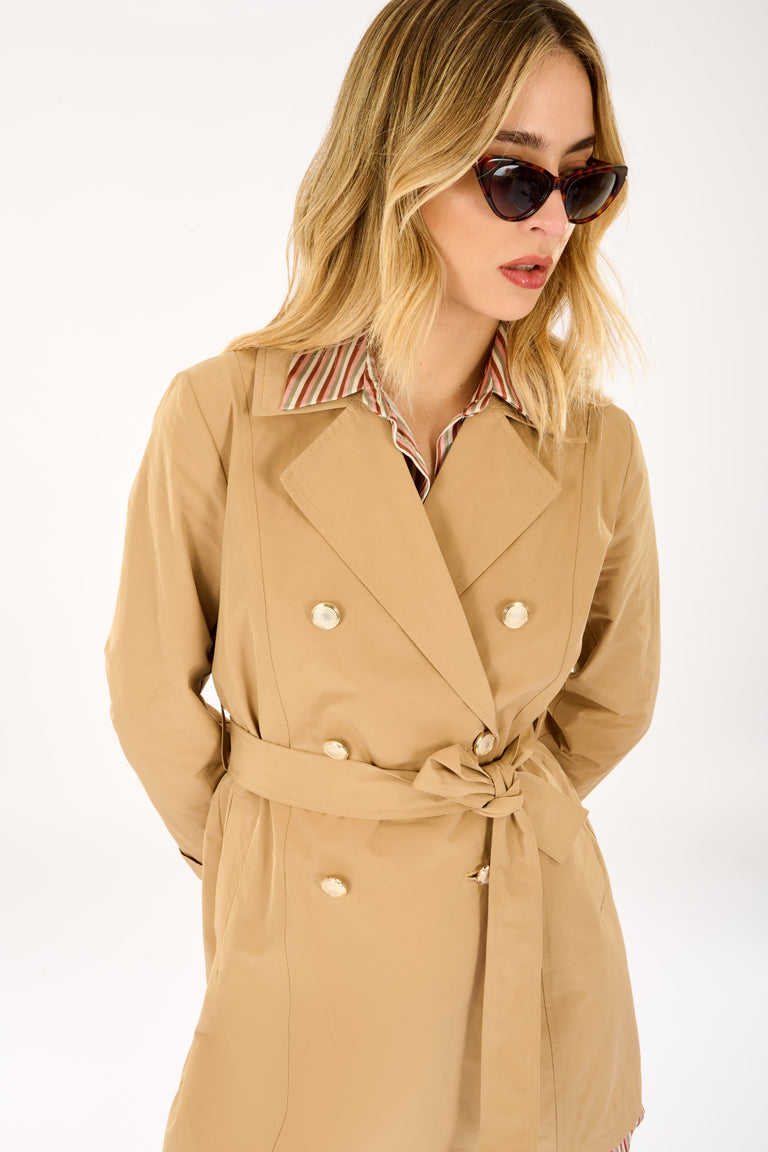 Trench bottoni metallici