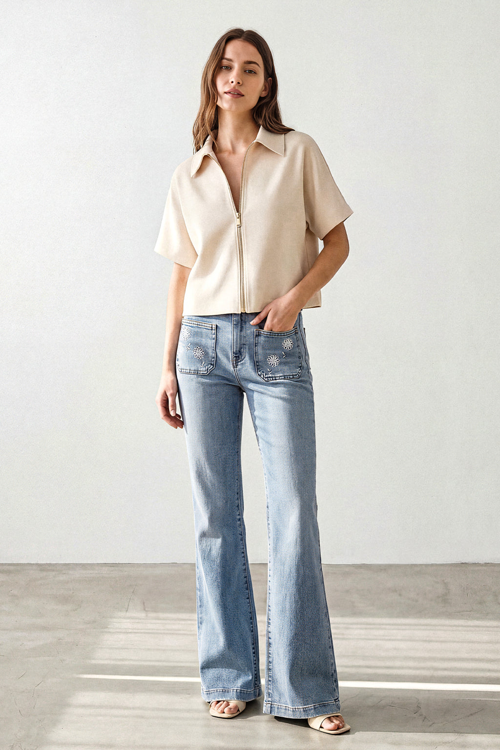Jeans semi flare con ricamo