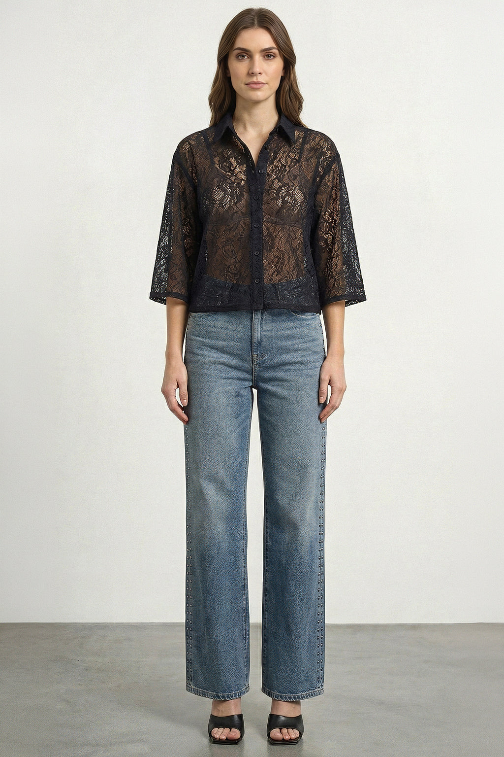 Jeans palazzo con borchie