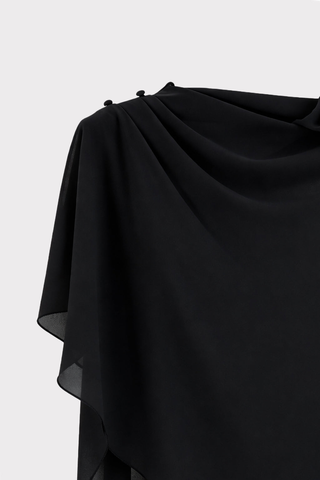 Abito plisse' con mantella