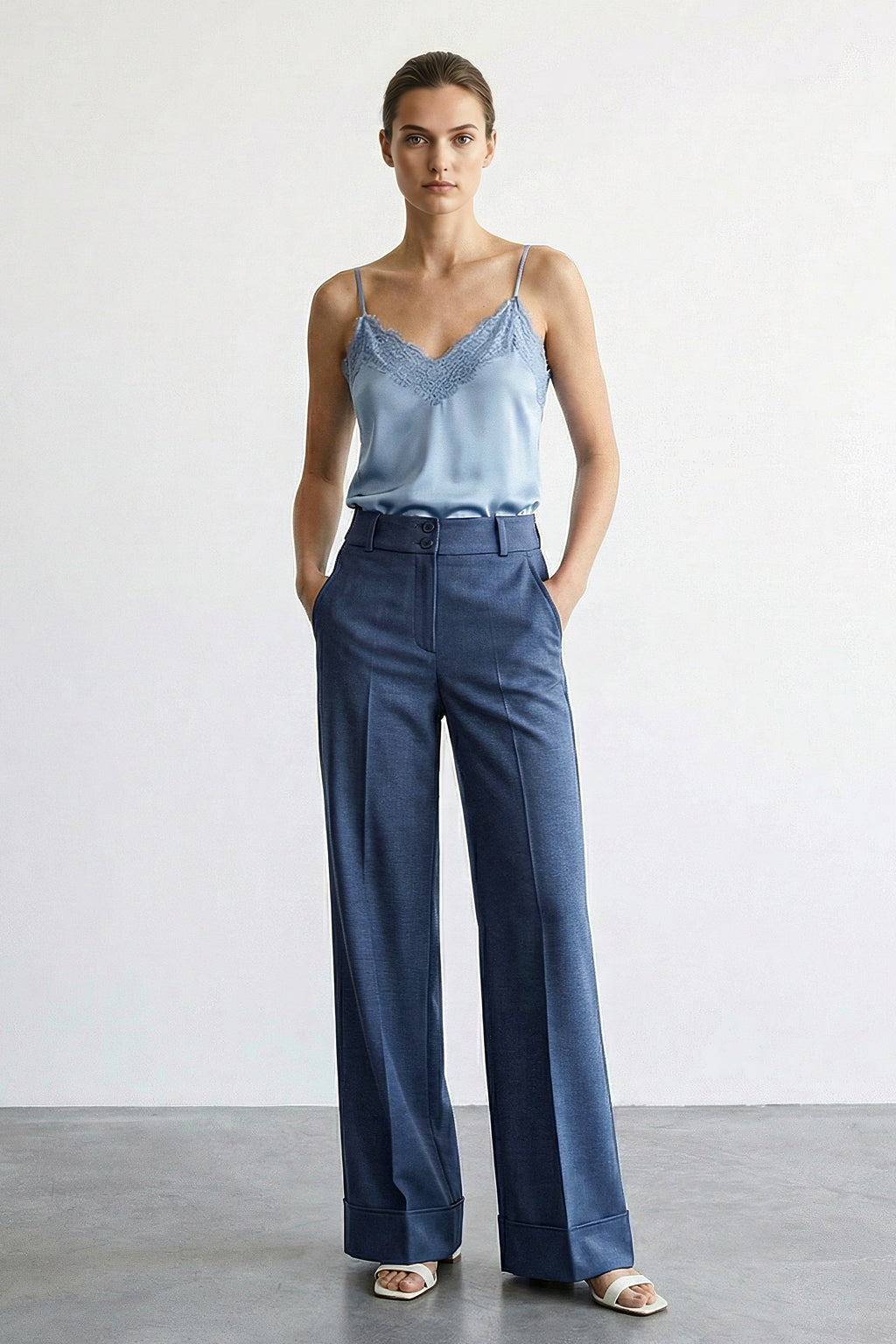 Pantalone ampio con risvolto