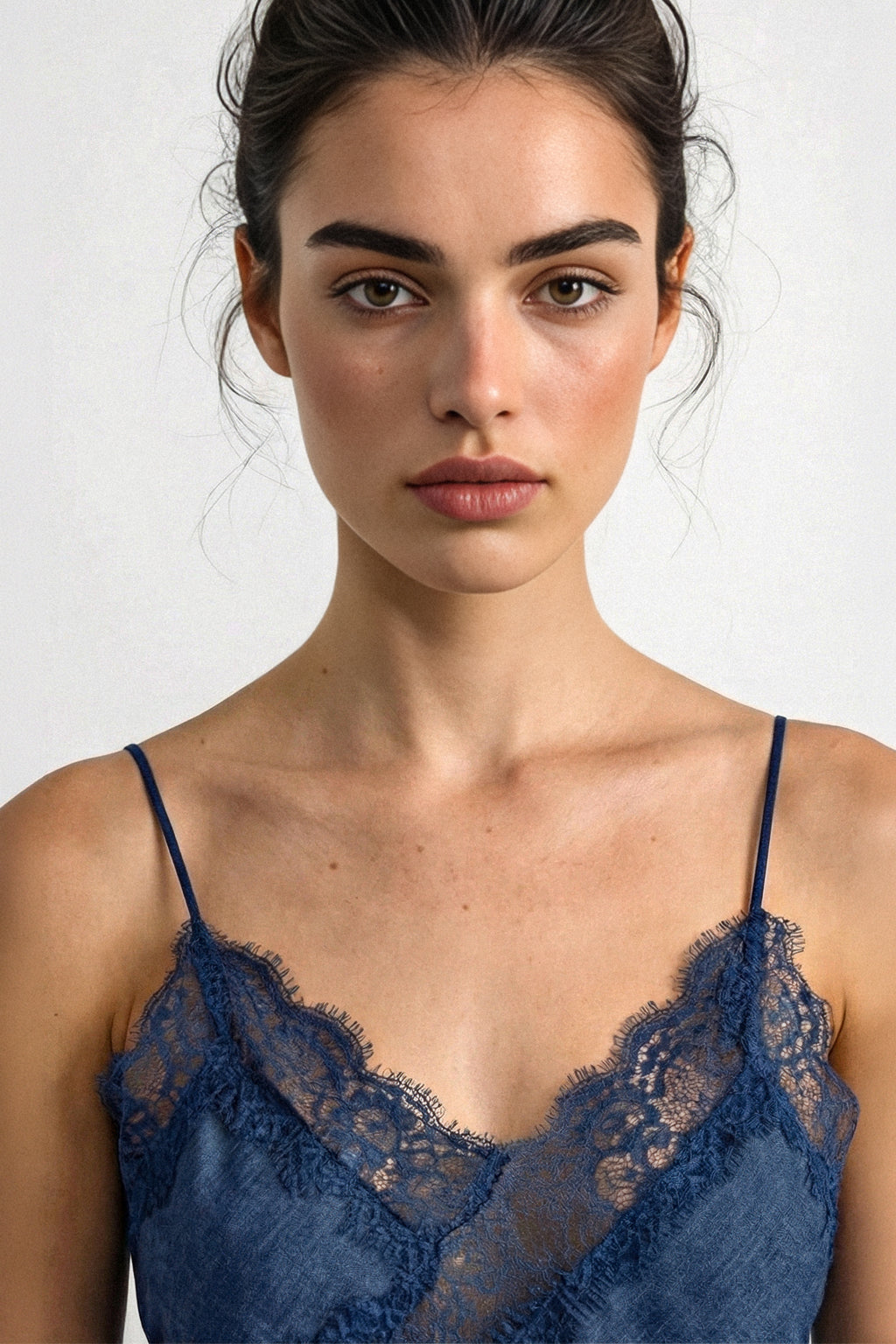 Top chambray con pizzo