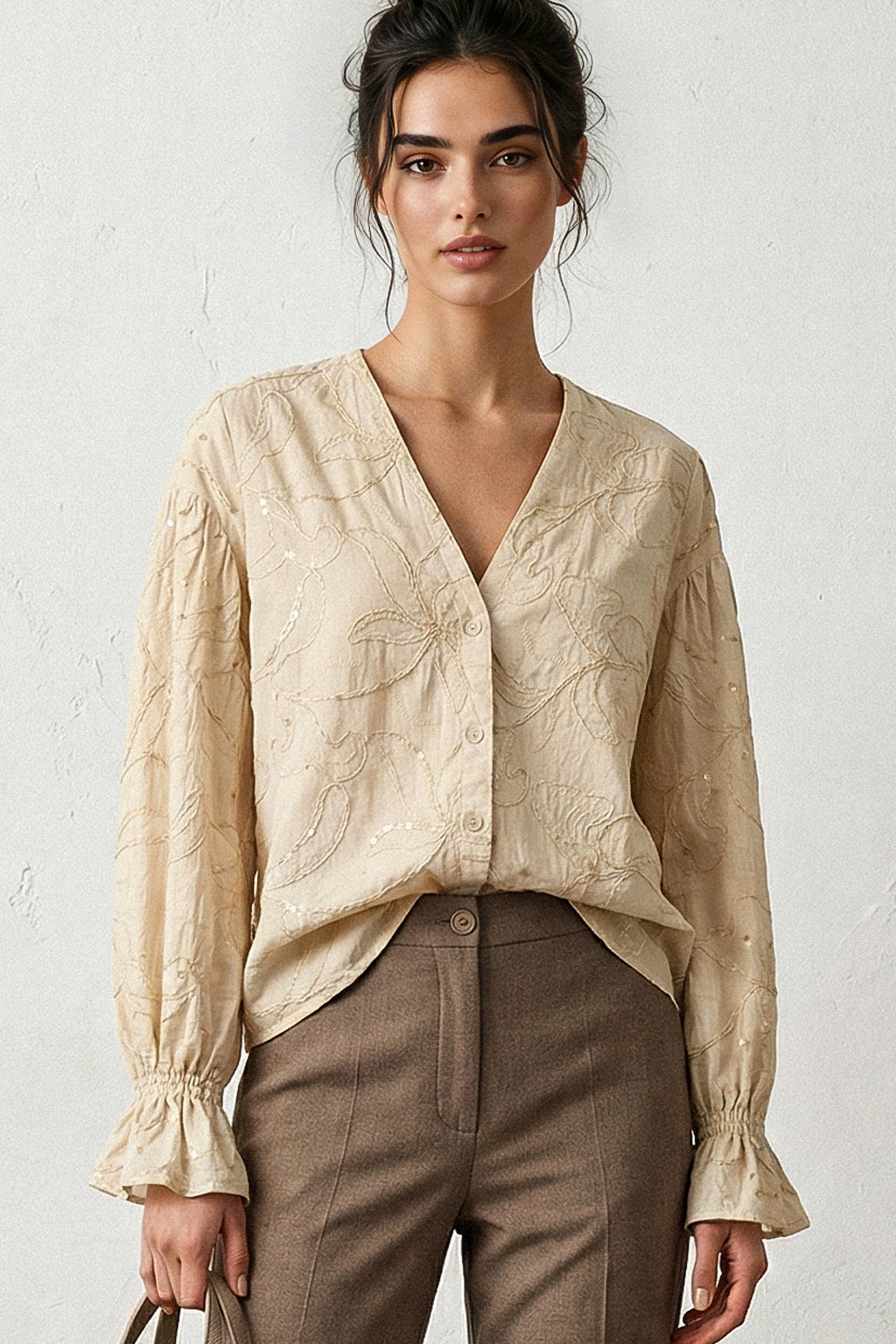 Camicia con ricamo floreale