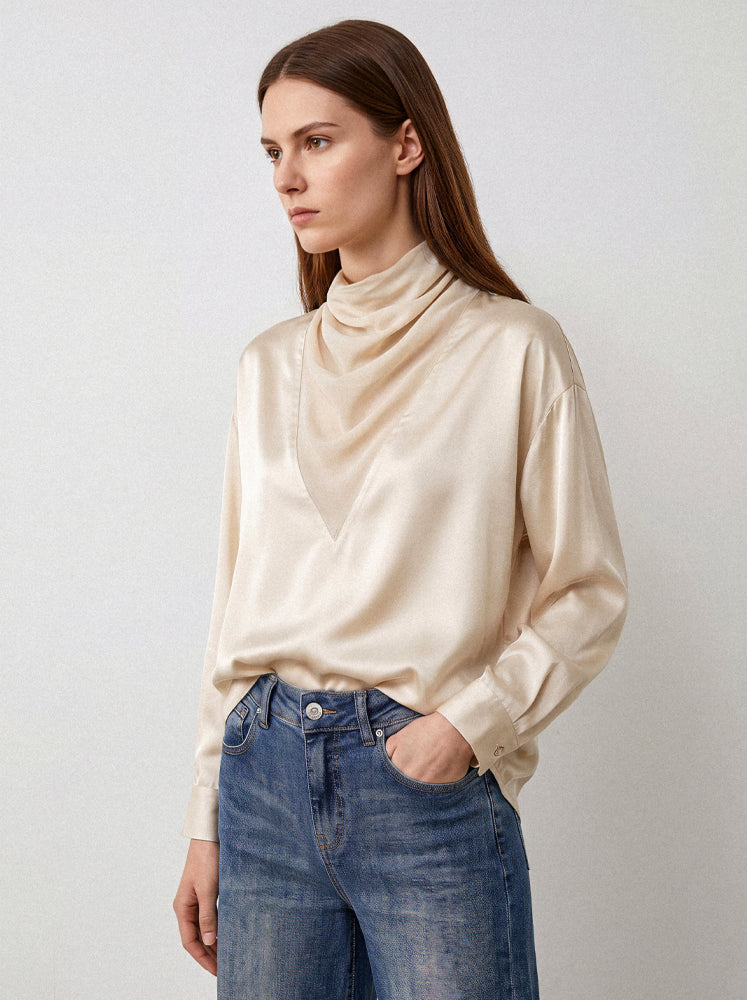 Blusa in raso scollo a V