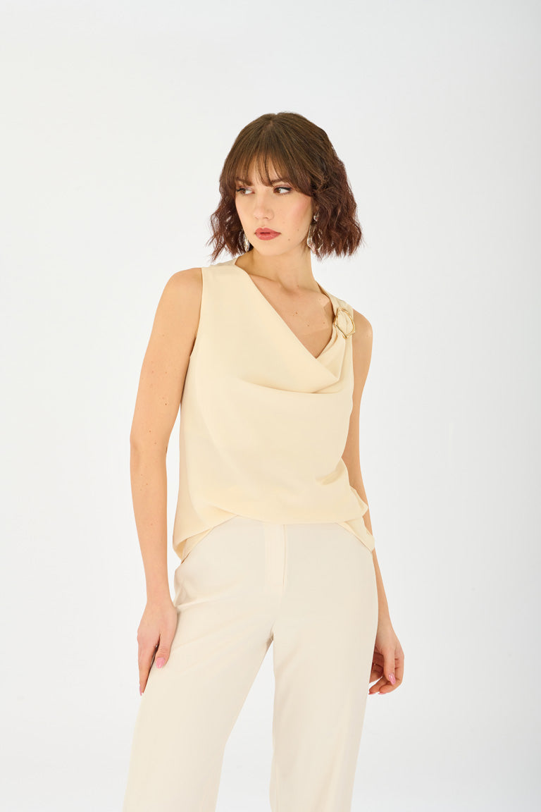 Top scollo jabot con accessorio