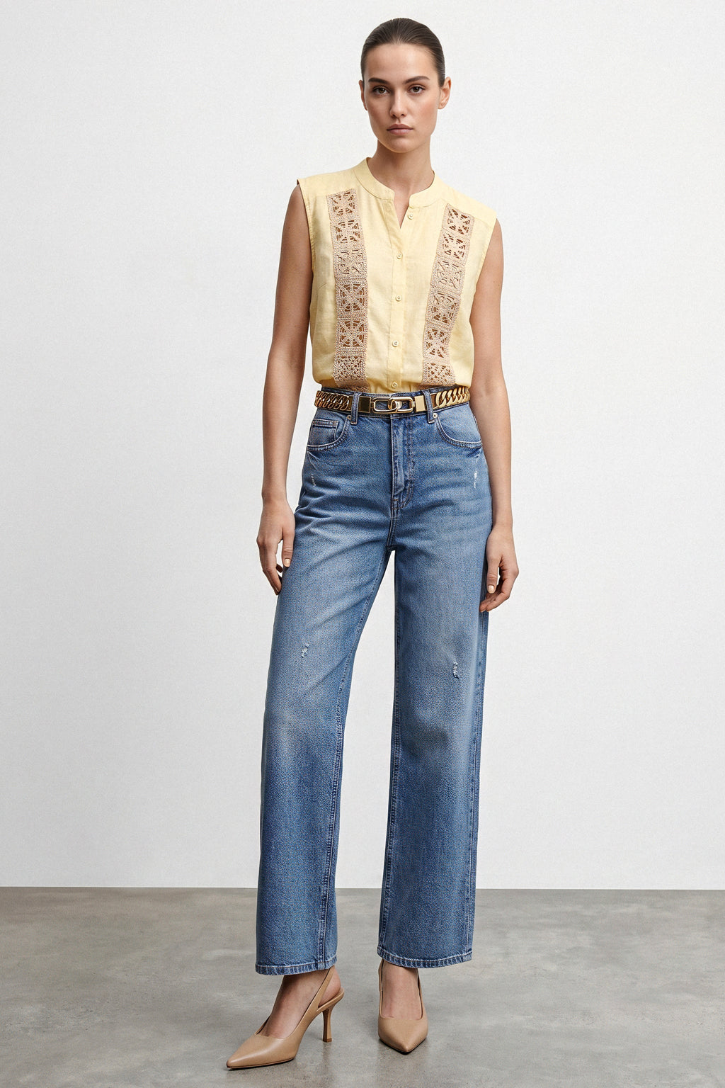 Blusa smanicata inserto pizzo