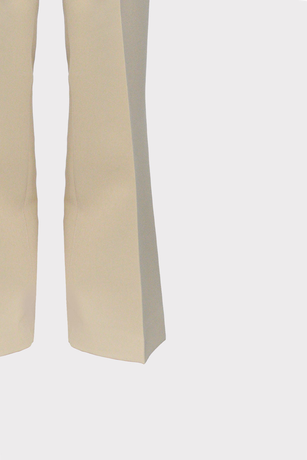 Pantalone a zampa con frisi