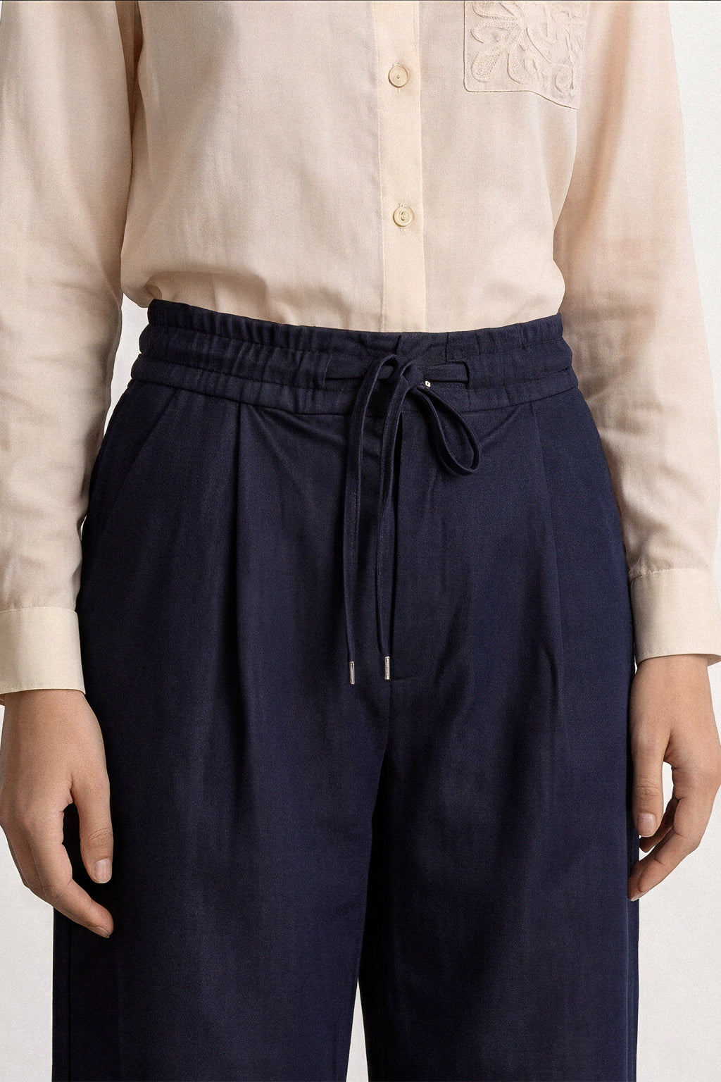 Camicia con tasca ricamata