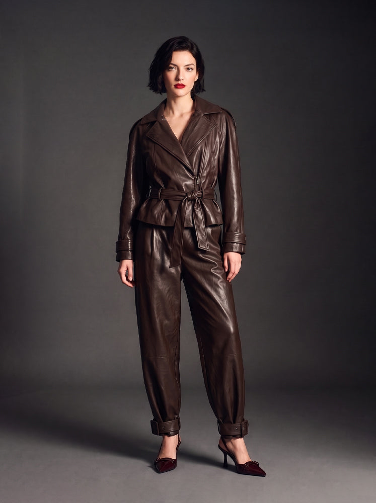 Pantaloni ecopelle con fibbie alla caviglia