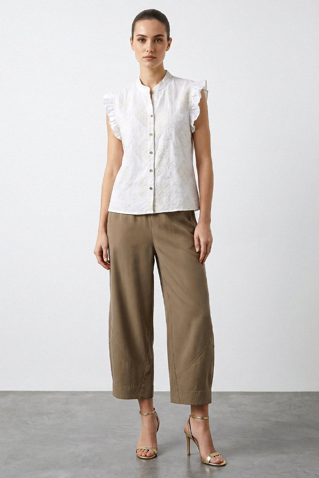 Blusa smanicata ricamo all over