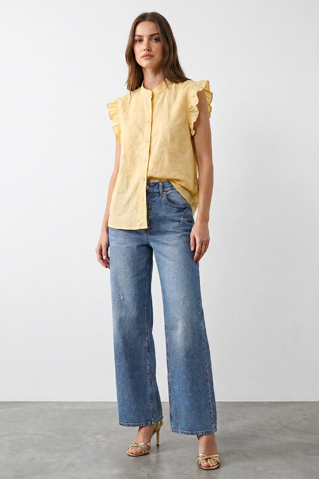 Blusa smanicata ricamo all over