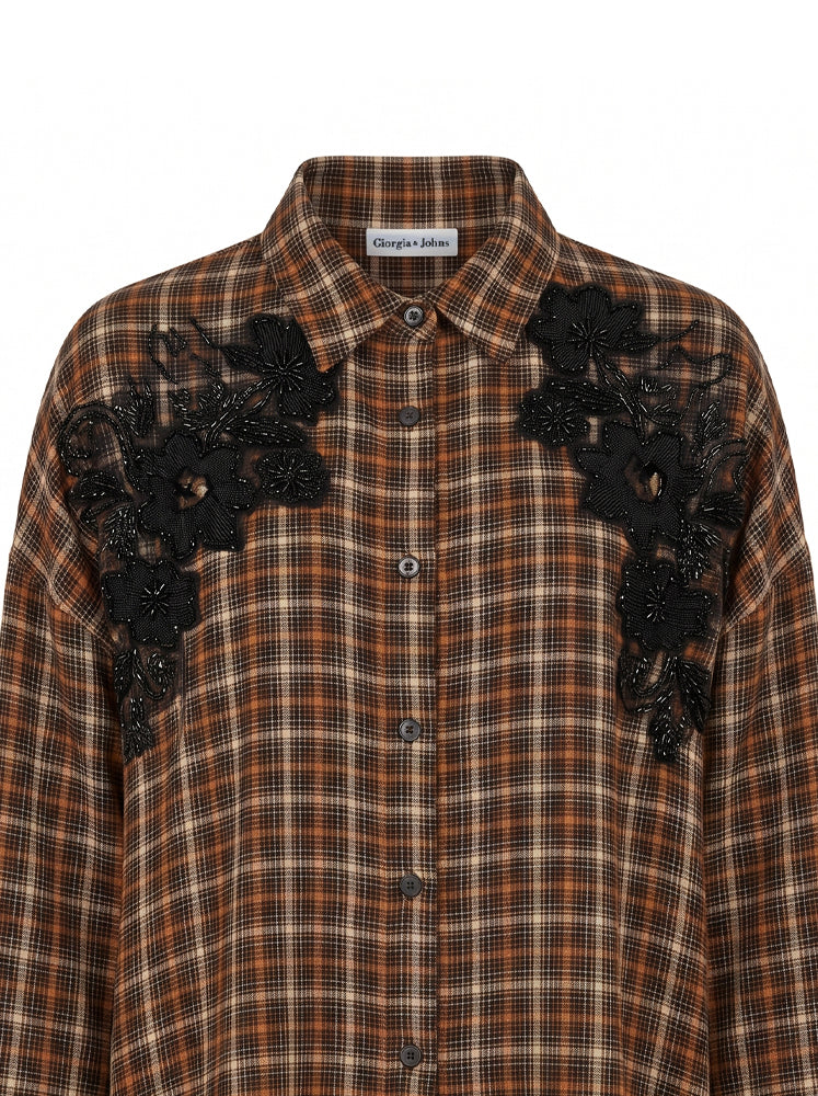 Camicia over tartan con applicazione