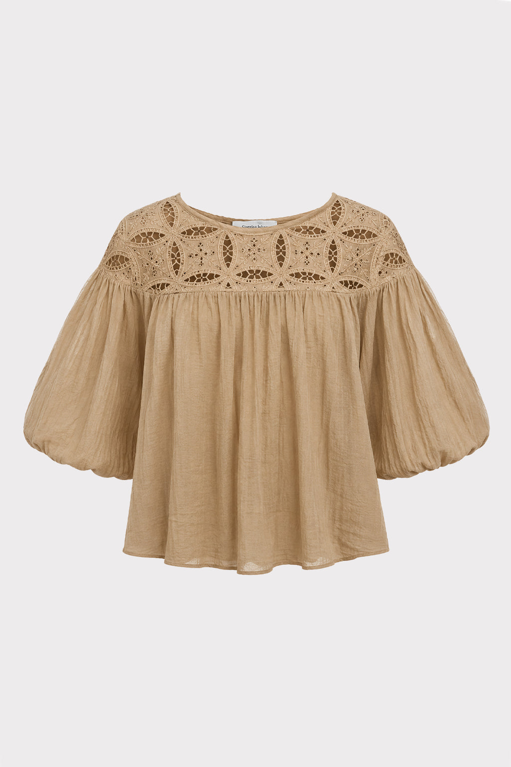 Blusa con ricamo