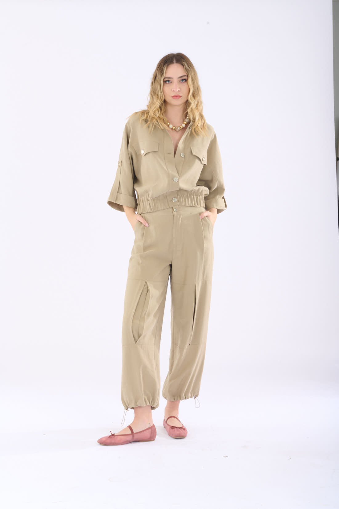 Pantalone con coulisse al fondo