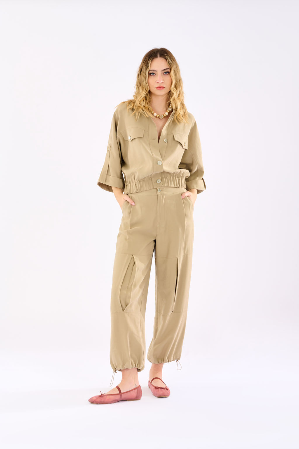 Pantalone con coulisse al fondo