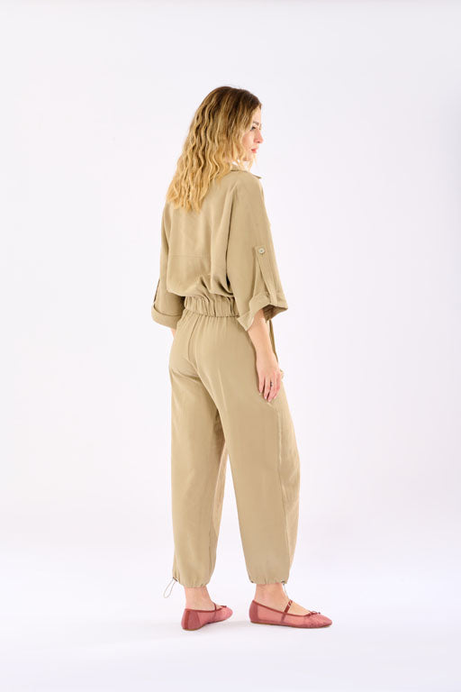Pantalone con coulisse al fondo