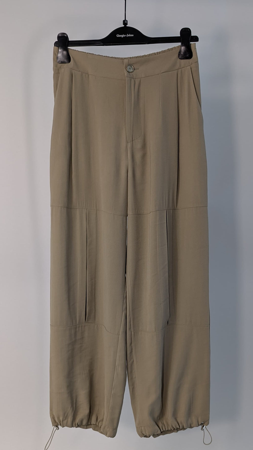 Pantalone con coulisse al fondo