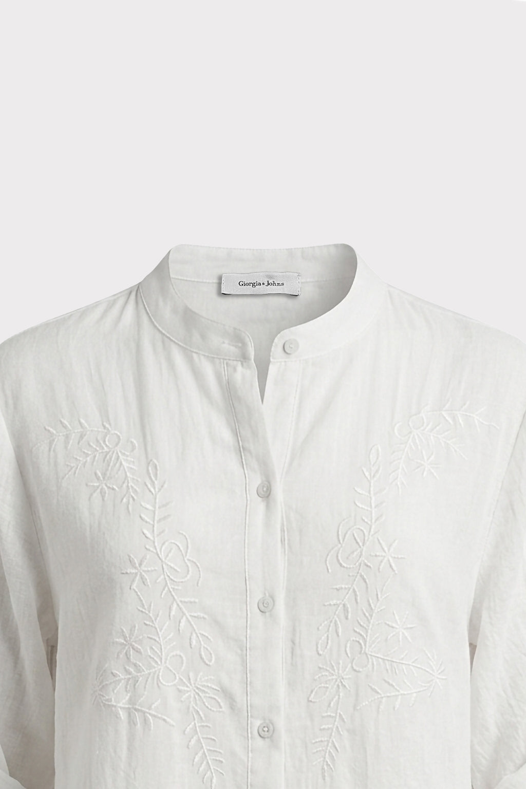 Camicia con ricami floreali