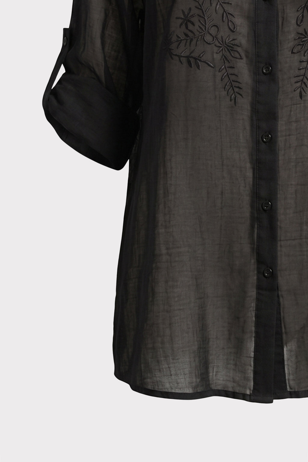 Camicia con ricami floreali