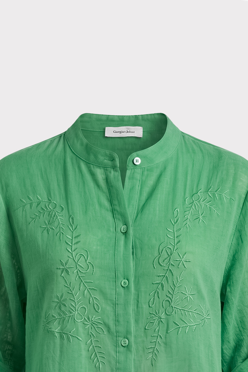 Camicia con ricami floreali