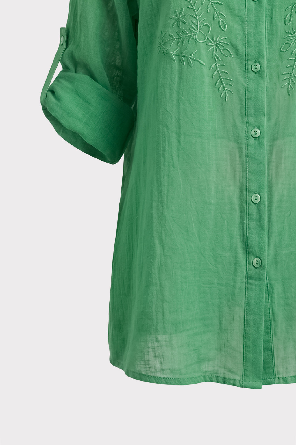 Camicia con ricami floreali