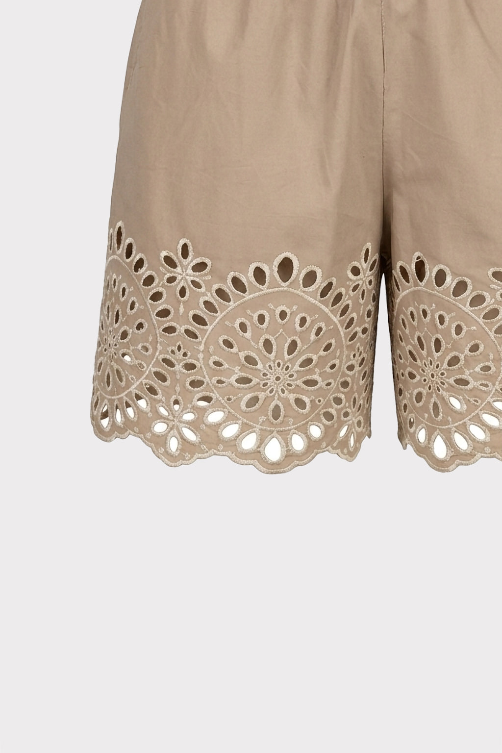Shorts con ricami sangallo